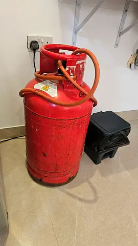 Filled gas cylinder