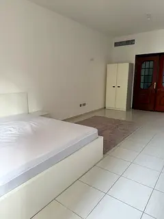 Ladies only!Furnished big room with sea view and Gym for one lady in the center of Abu Dhabi