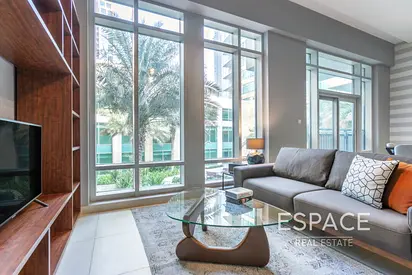Upgraded | Bright apt | Furnished