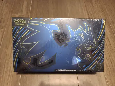 Pokemon Mega Charizard Ultra-Premium Collection