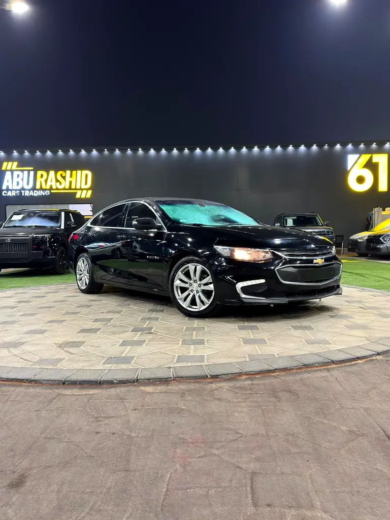 Chevrolet Malibu 2018 — photo 1 of 13