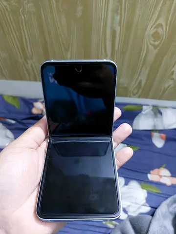 SAMSUNG ZFLIP 6 - excellent working condition