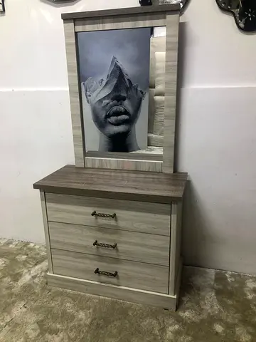 Dressing table with Mirror