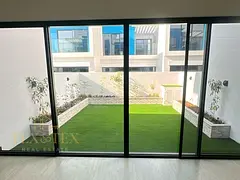 BEHIND PARK | LANDSCAPED | WITH KITCHEN APPLIANCES