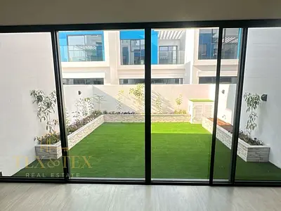 BEHIND PARK | LANDSCAPED | WITH KITCHEN APPLIANCES