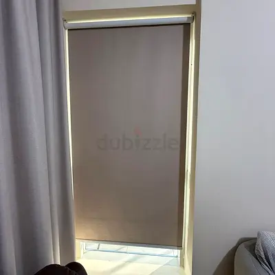 ستارة رول (Roller Blind) – لون بيج / تاوب – بحالة ممتازة