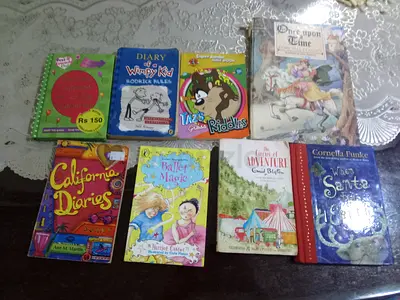 8 Story books for only 30 📚