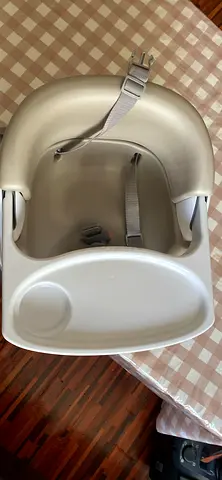 Portable baby booster seat with tray and safety straps