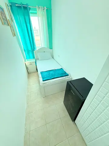 Ladies partition for Rent in oud metha only 1800 per month