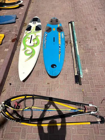 2 windsurf boards, 3 booms, 3 masts and 6 sails