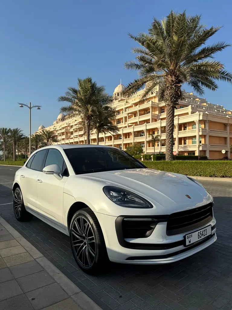 Porsche Macan 2023 — photo 1 of 13
