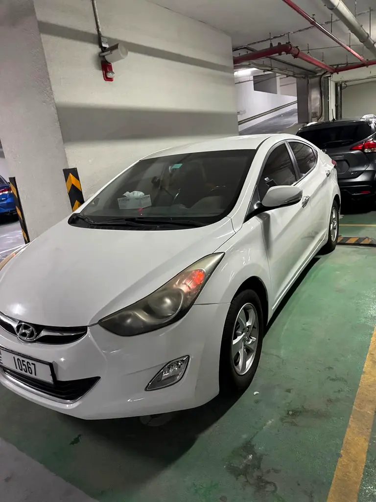Hyundai Avante 2011 — photo 1 of 6