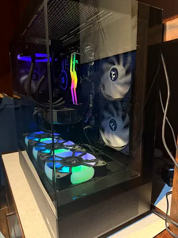 Custom RGB Gaming PC with multiple Cooling