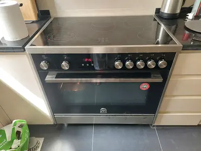 Lagermania 90X60Cm 5 Ceramic Burners Electric Oven Black