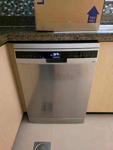 Siemens freestanding stainless steel dishwasher - good condition