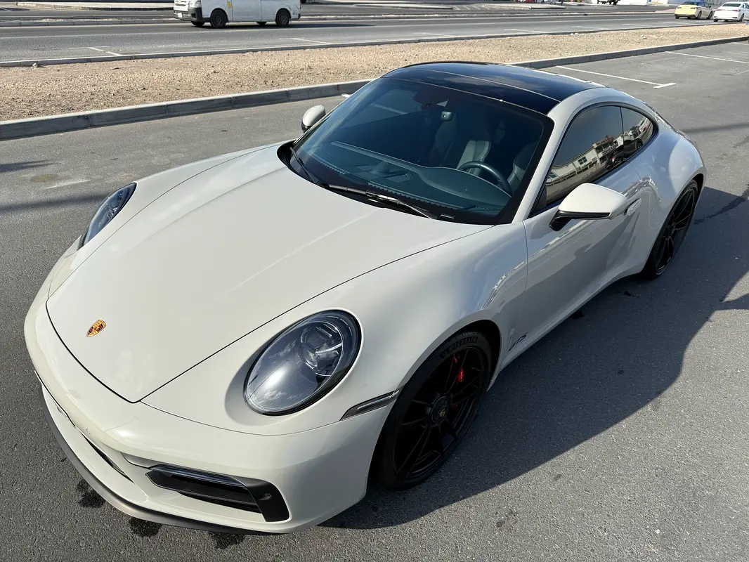 Porsche 911 2023 — photo 1 of 3