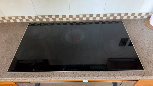 Bosch Glass Ceramic Induction Cooktop — 4-Zone, Built-in