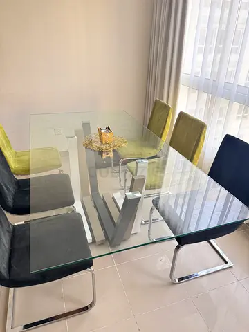 Modern 6-seaters Dining Table
