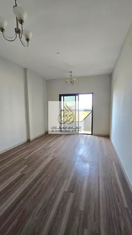 🏡✨ شقة غرفتين وصالة للإيجار السنوي في الجرف 3 ✨🏡  📍 فرصة مميزة للسكن العائلي في منطقة الجرف 3، شقة واسعة بتصميم عملي وتشطيبات جيدة، تقع في موقع حيو