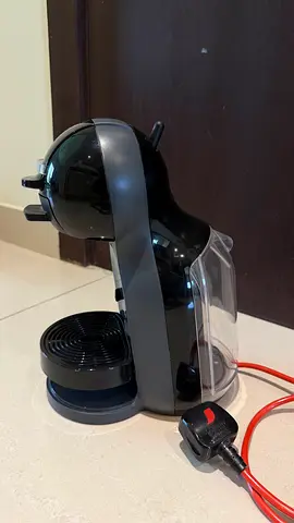 Compact single-serve capsule coffee machine (used)