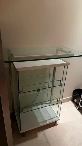 Glass display cabinet with shelves (Bar)