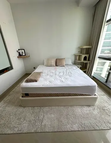 King platform bed base - AMAZING CONDITION. Pretty much new.