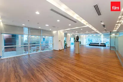 Exclusive | 5 Parkings| Community Expert