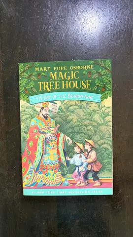 Magic Tree House #14: Day of the Dragon King by Mary Pope Osborne