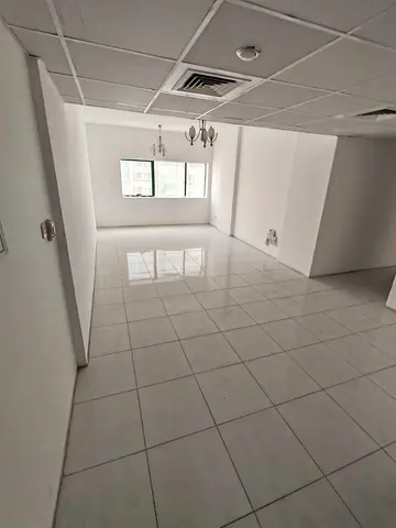 سعر لقطة قرب الكورنيش 3 غرف وصالة بالمجاز 3