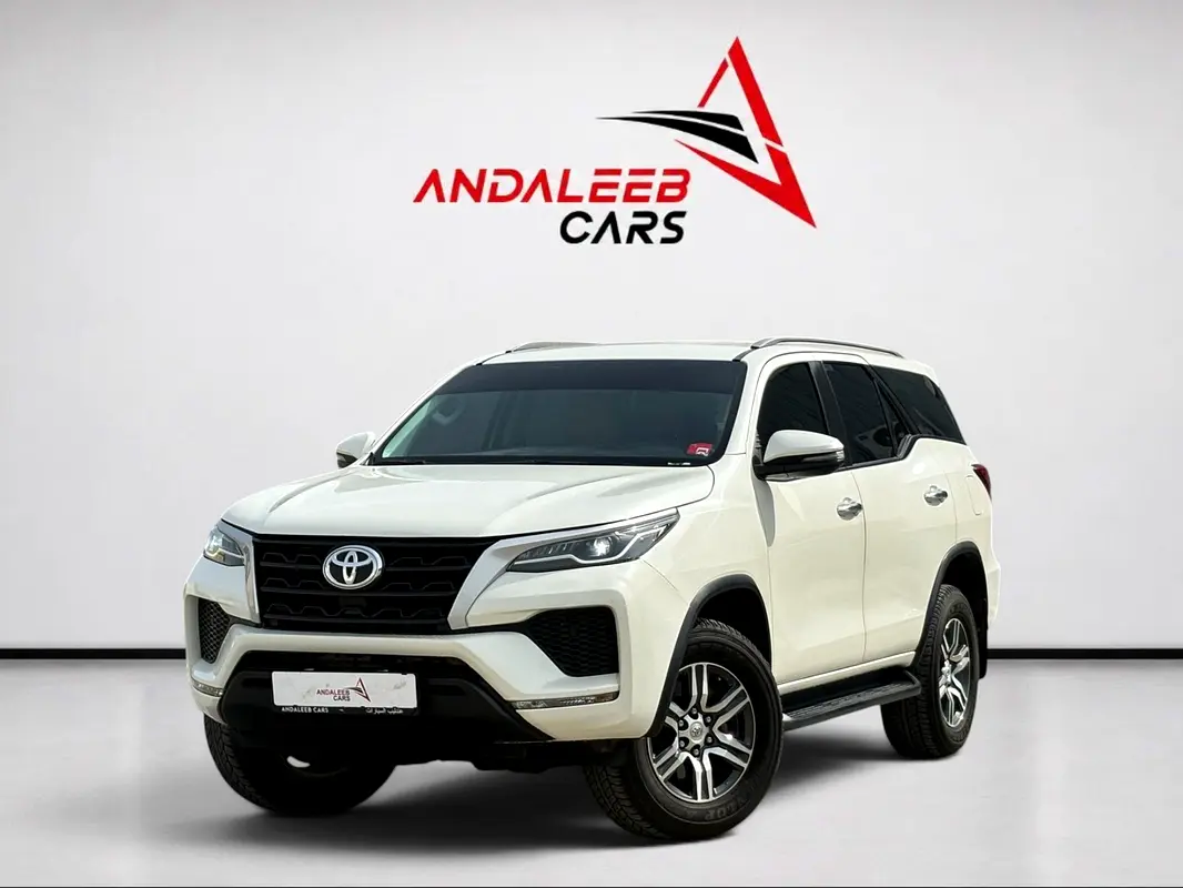 Toyota Fortuner 2022 — photo 1 of 20