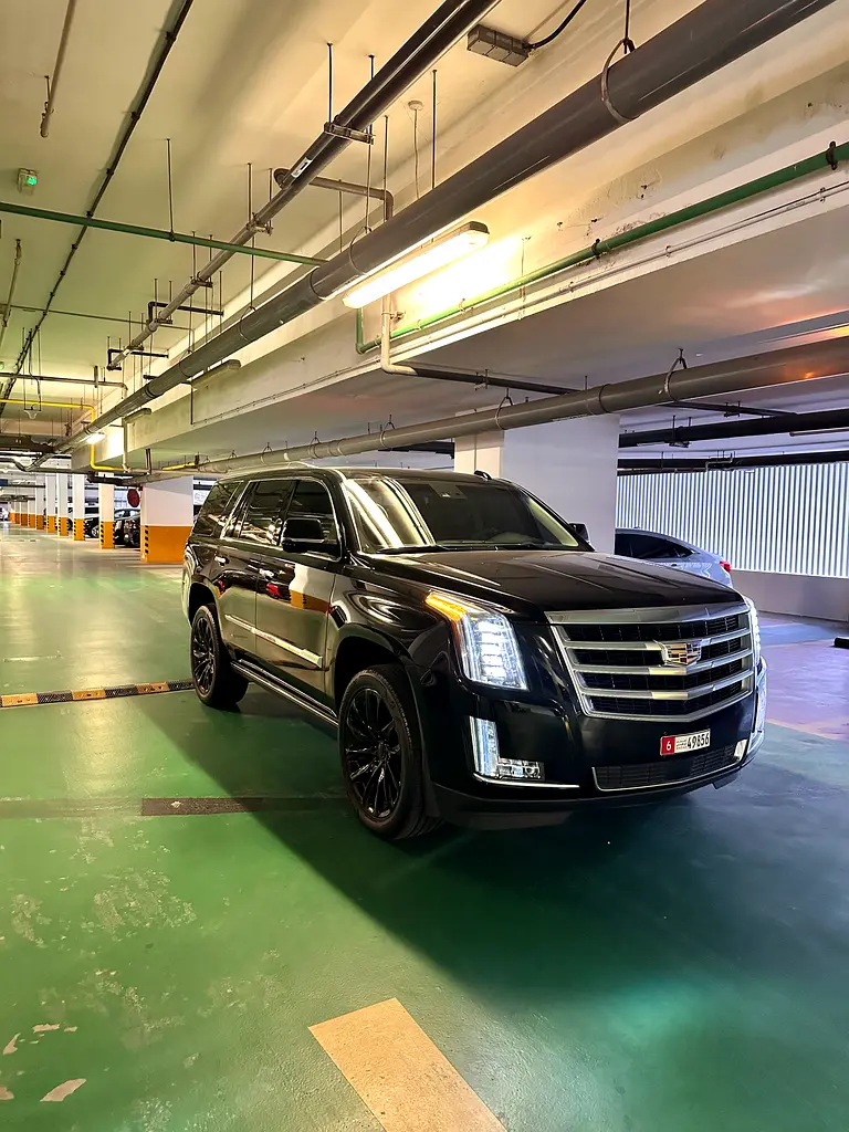 Cadillac Escalade 2015 — photo 1 of 9
