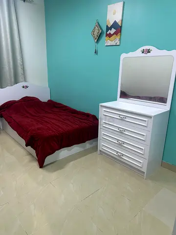 White wooden single bed with matching dresser and mirror - good condition