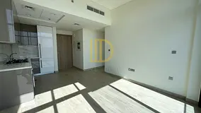 Vacant I Pool View I Kitchen Equipped I Balcony