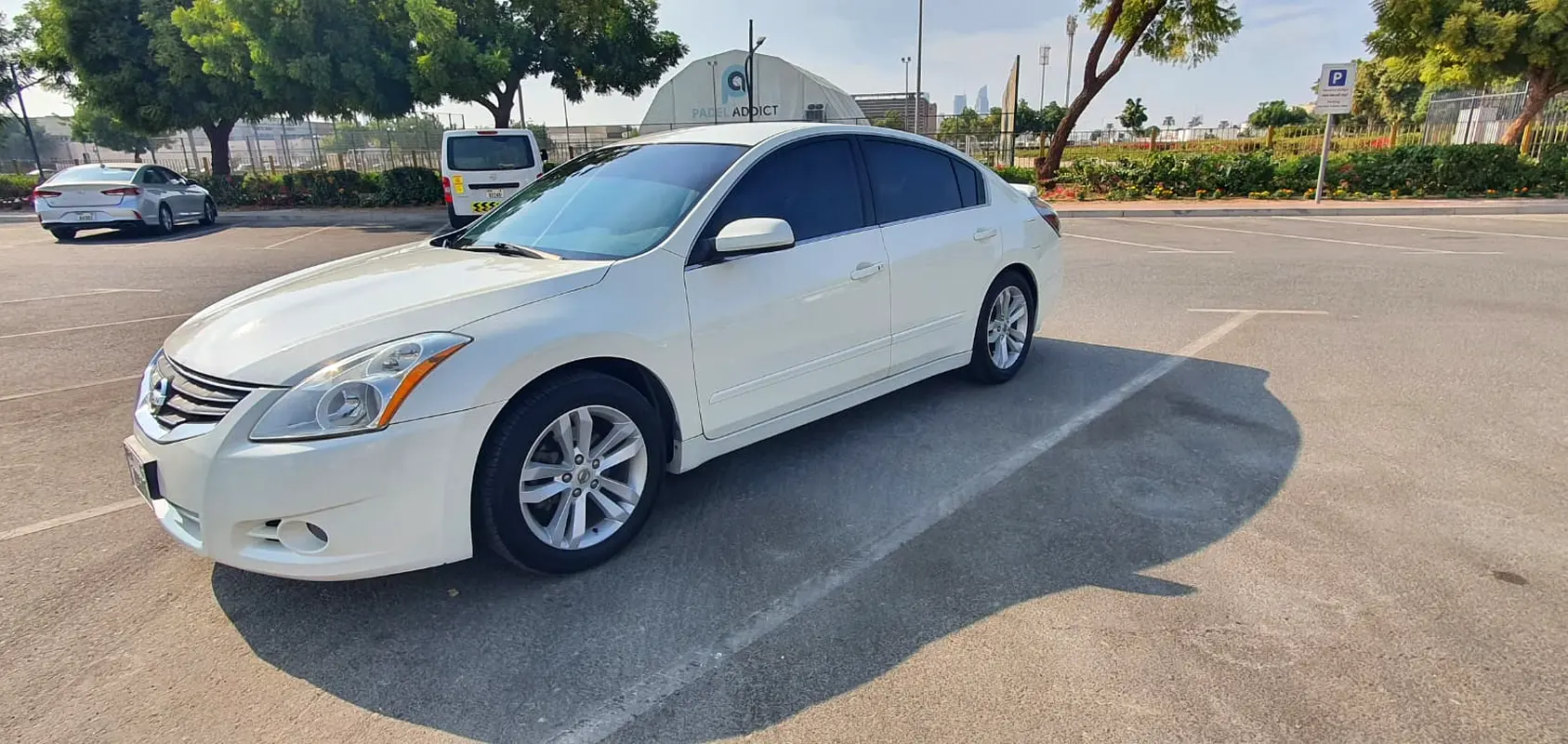 Nissan Altima 2012 — photo 1 of 4