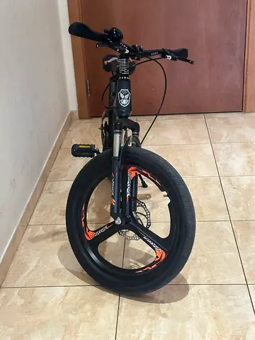 Used cycle urban bike with 3-spoke alloy wheels - good condition