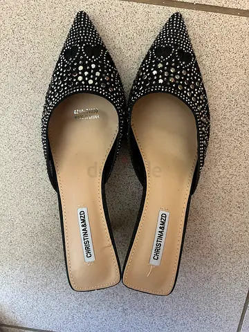 Black Pointed kitten heels.