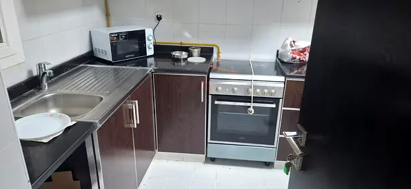 Sharing Studio Flat Available
