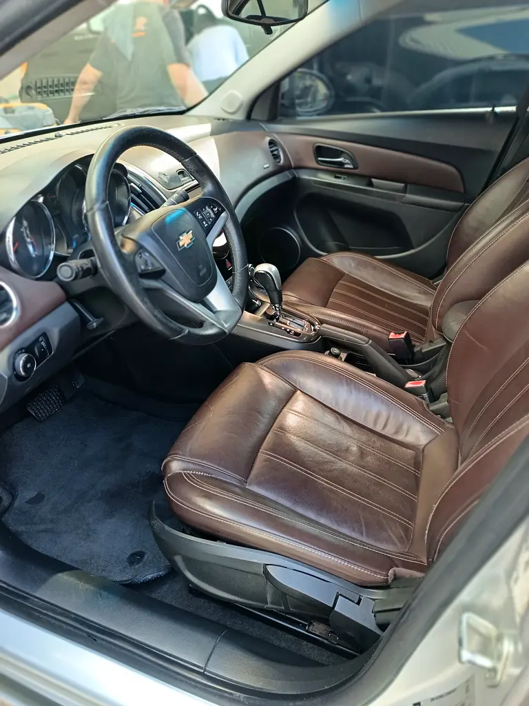 Chevrolet Cruze 2013 — photo 1 of 6
