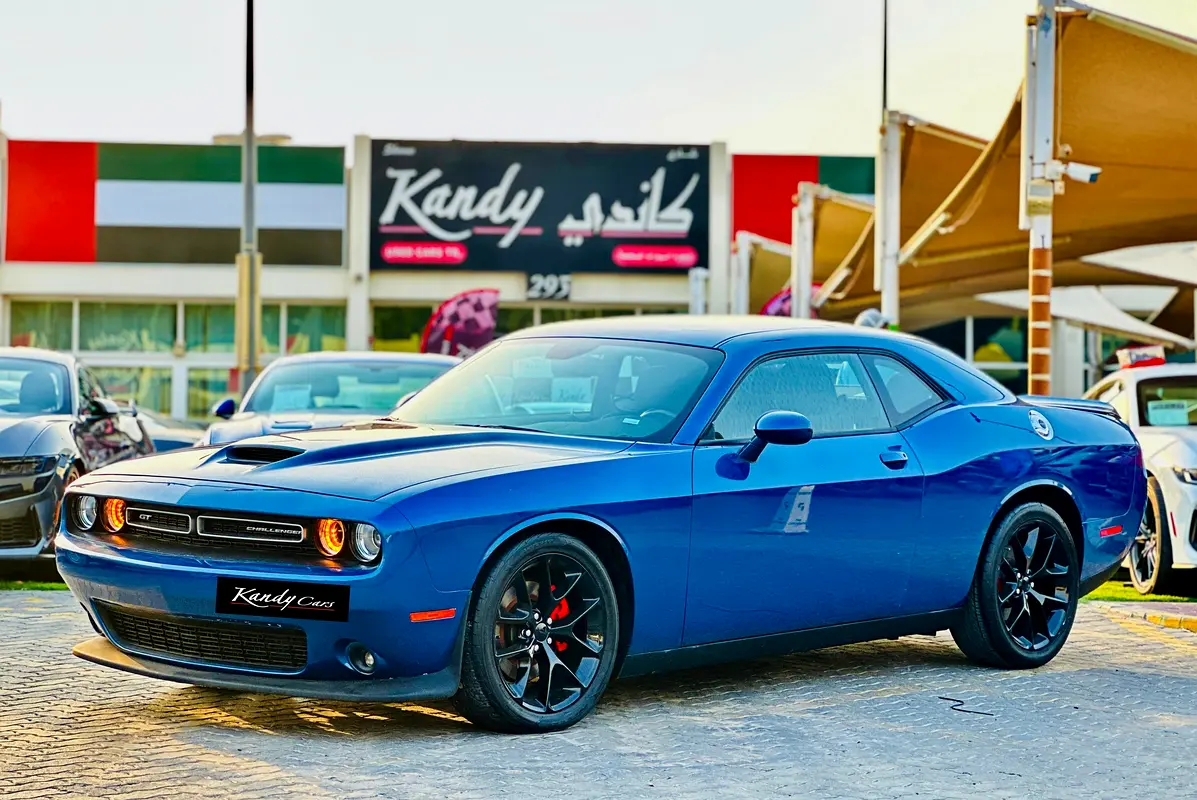 Dodge Challenger 2022 — photo 1 of 10