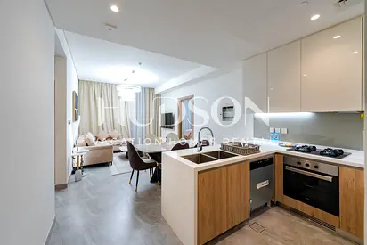 Stylish 2 Bedroom Unit | Peninsula One | Prime Location