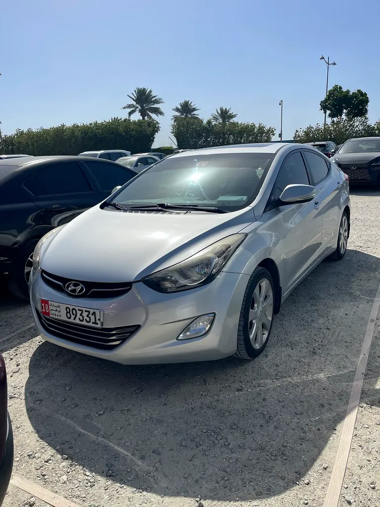 Hyundai Elantra 2013 — photo 1 of 10