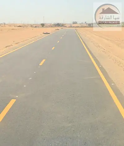 للبيع ارض فى منطقه الطي شرق ضاحيه السيوح موقع مميز جدا بعد نفق السيوح مباشر تملك حر لجميع الجنسيات العربية تصريح فيلا ارضي وطابقين مساحه الارض بالمتر