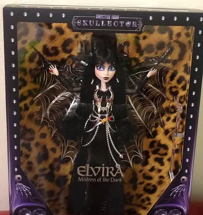 Monster high Elvira Skullector doll!