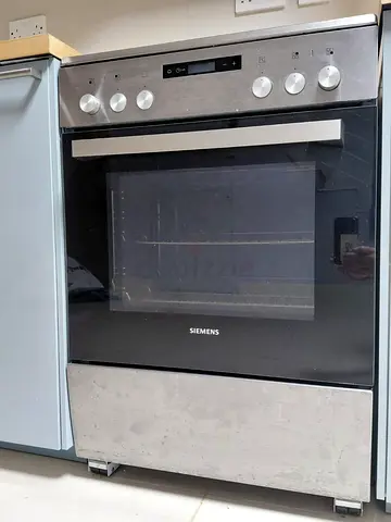 Siemens Built-in Electric Oven - Good Working Condition for sale free delivery in Abu Dhabi