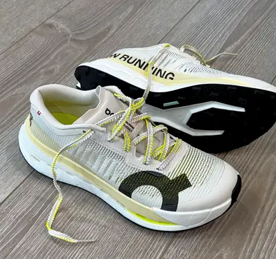 ON Cloudultra Pro ‘Pearl | Lychee’ Shoes unisex
