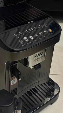 DeLonghi Coffee Machine MAGNIFICA EVO Fully Automatic Espresso Machine with 12+ Hot  Iced Beverage