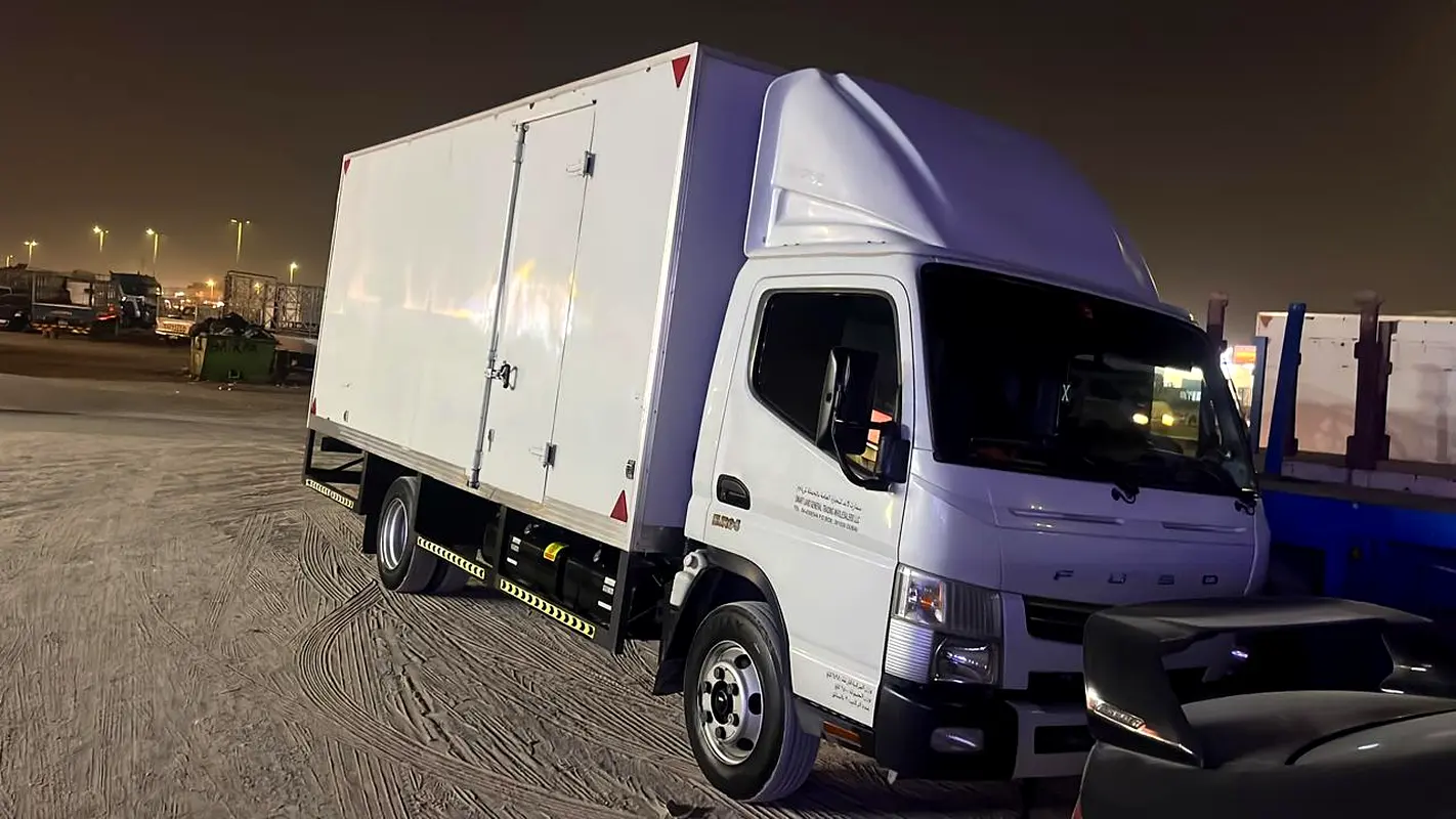 Mitsubishi Canter 2022 — photo 1 of 3