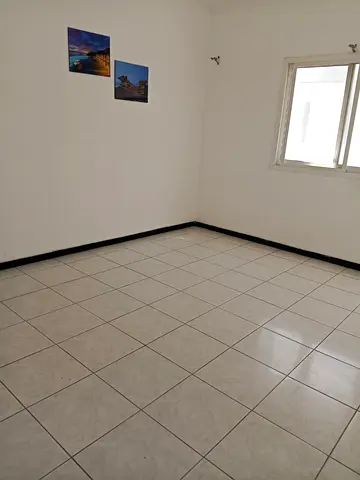 🛏️ غرفة نوم واسعة 🛋️ صالة كبيرة ومريحة 🌅 بلكونة 🚿 حمام 🍽️ مطبخ واسع ❄️ تكييف مركزي 📐 مساحات كبيرة جداً 🏢 بناية نظيفة وعائلية
