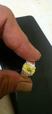 Original Clear Yellow Saphire Ring for sale with certificate