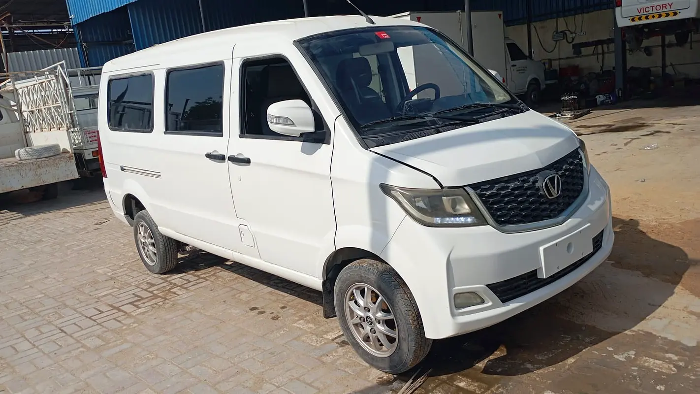 Victory 9 Seater Passenger Van 2023 — photo 1 of 10